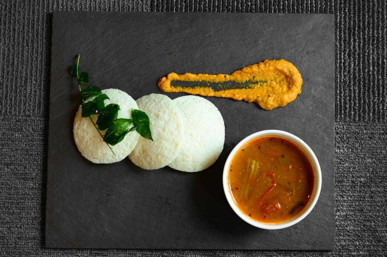 Radisson Blu Hotel Guwahati Eksteriør billede Idli, sambar and chutney