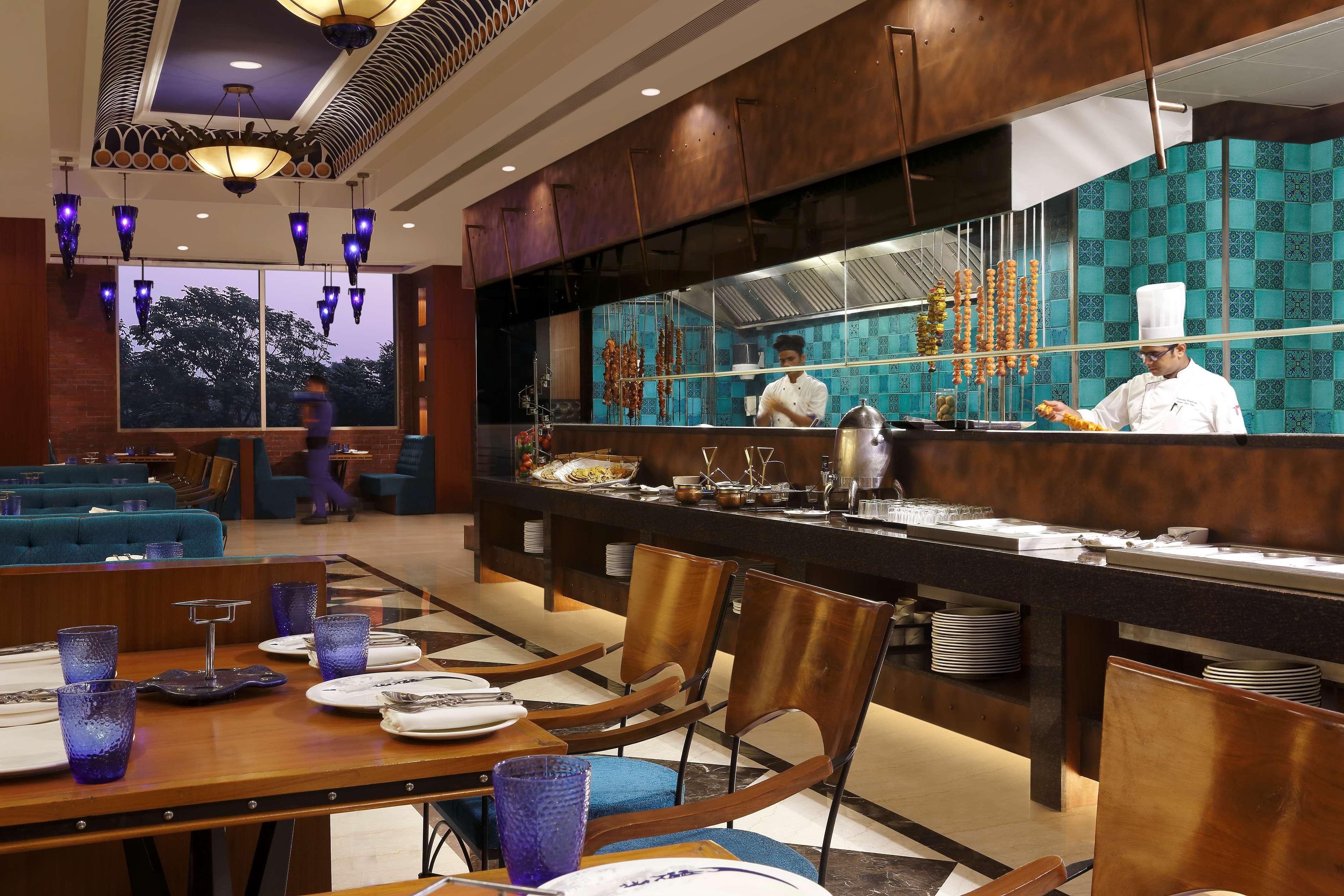 Radisson Blu Hotel Guwahati Eksteriør billede The Park, New Delhi