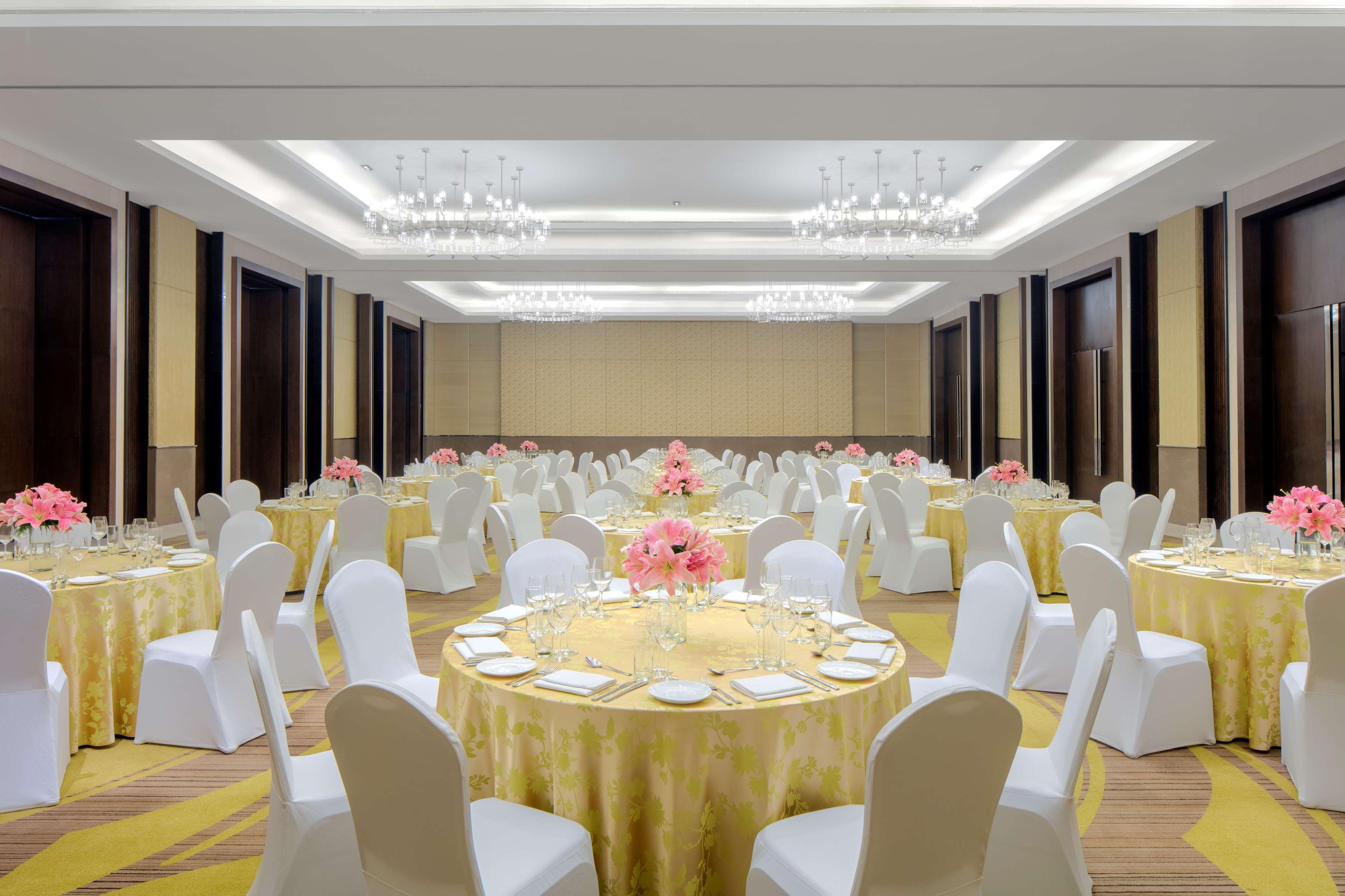 Radisson Blu Hotel Guwahati Eksteriør billede The ballroom