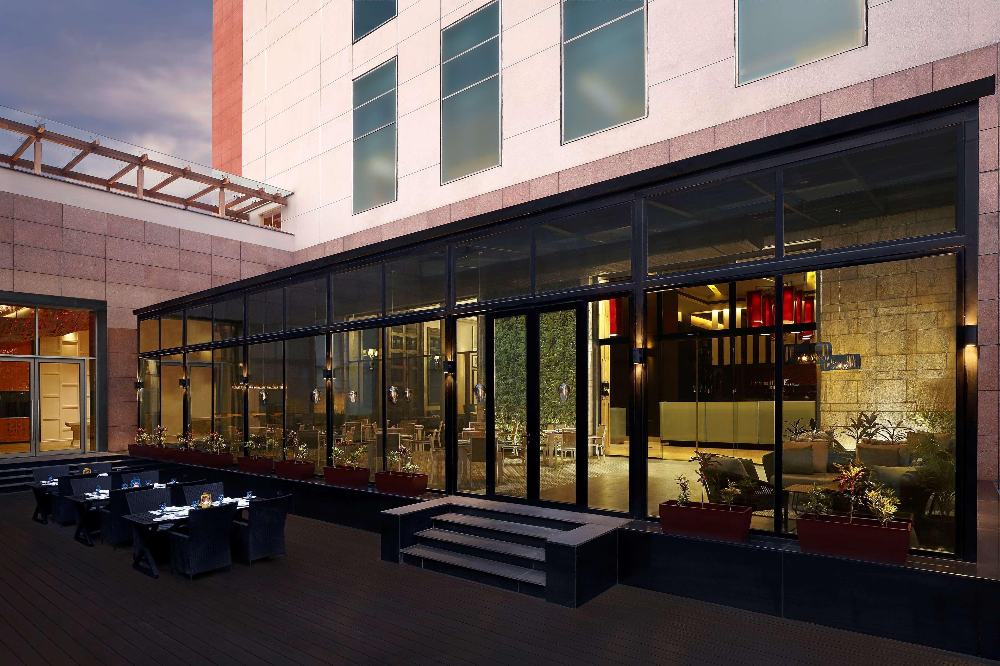 Radisson Blu Hotel Guwahati Eksteriør billede The Park, New Delhi