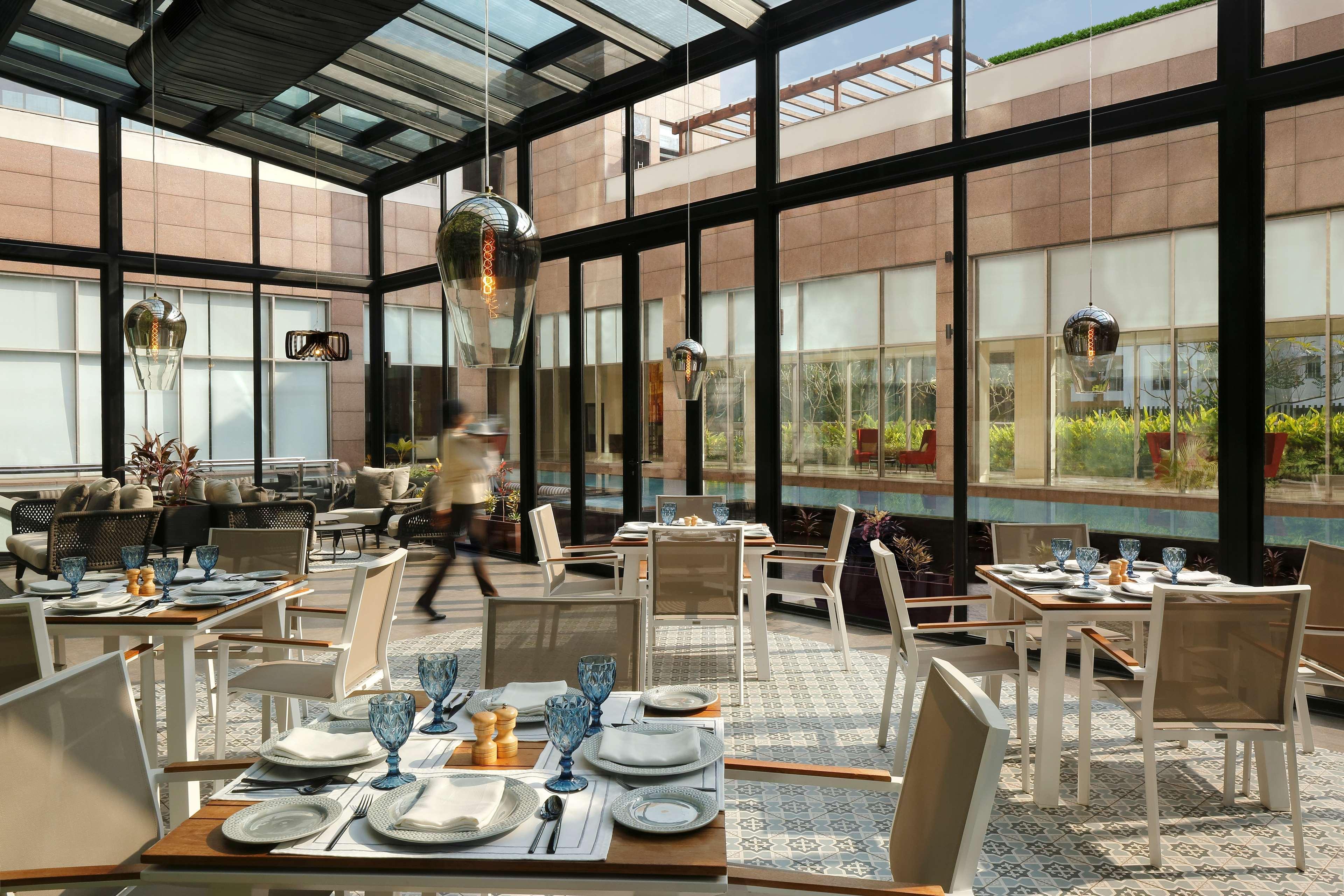 Radisson Blu Hotel Guwahati Eksteriør billede The restaurant