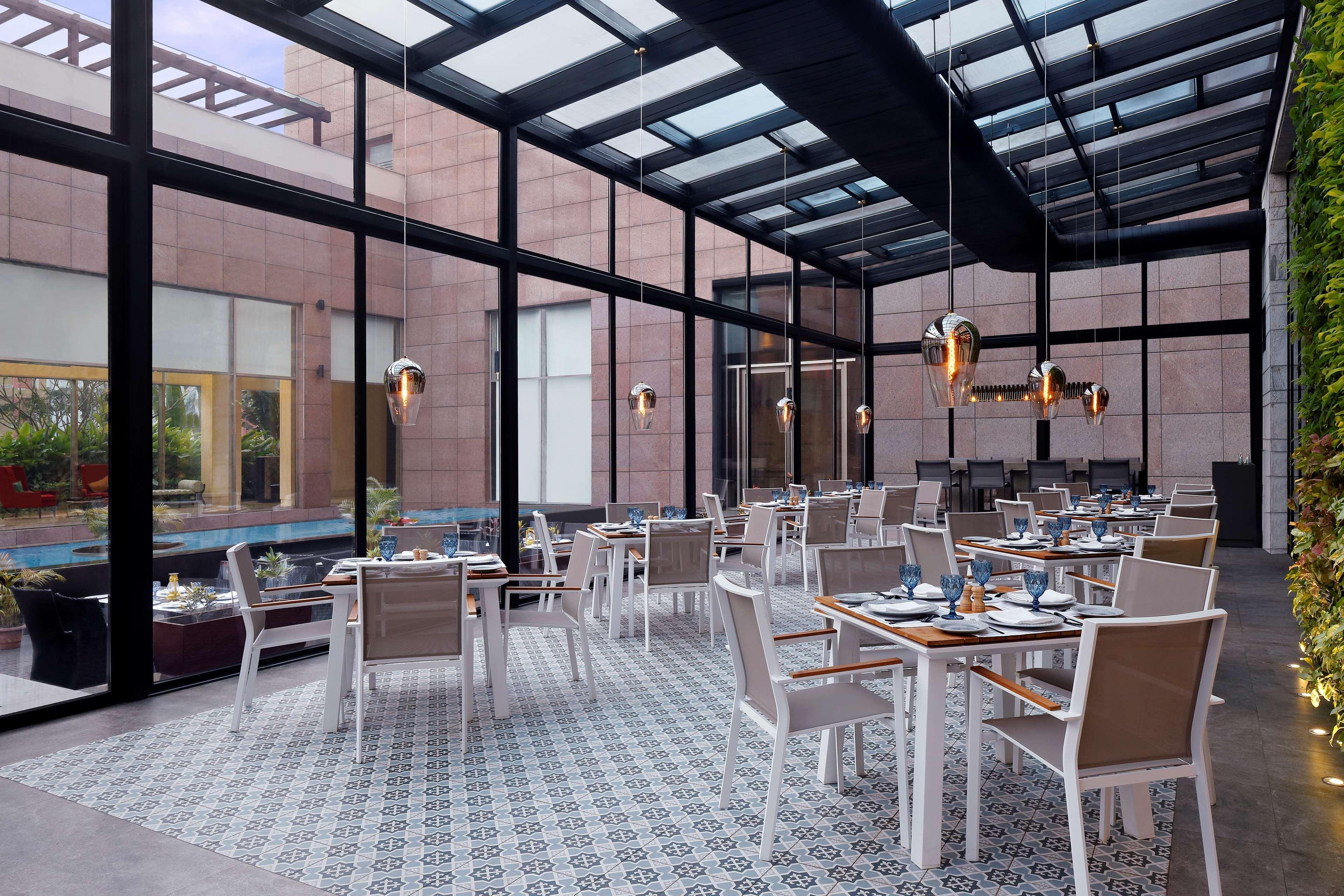 Radisson Blu Hotel Guwahati Eksteriør billede The restaurant