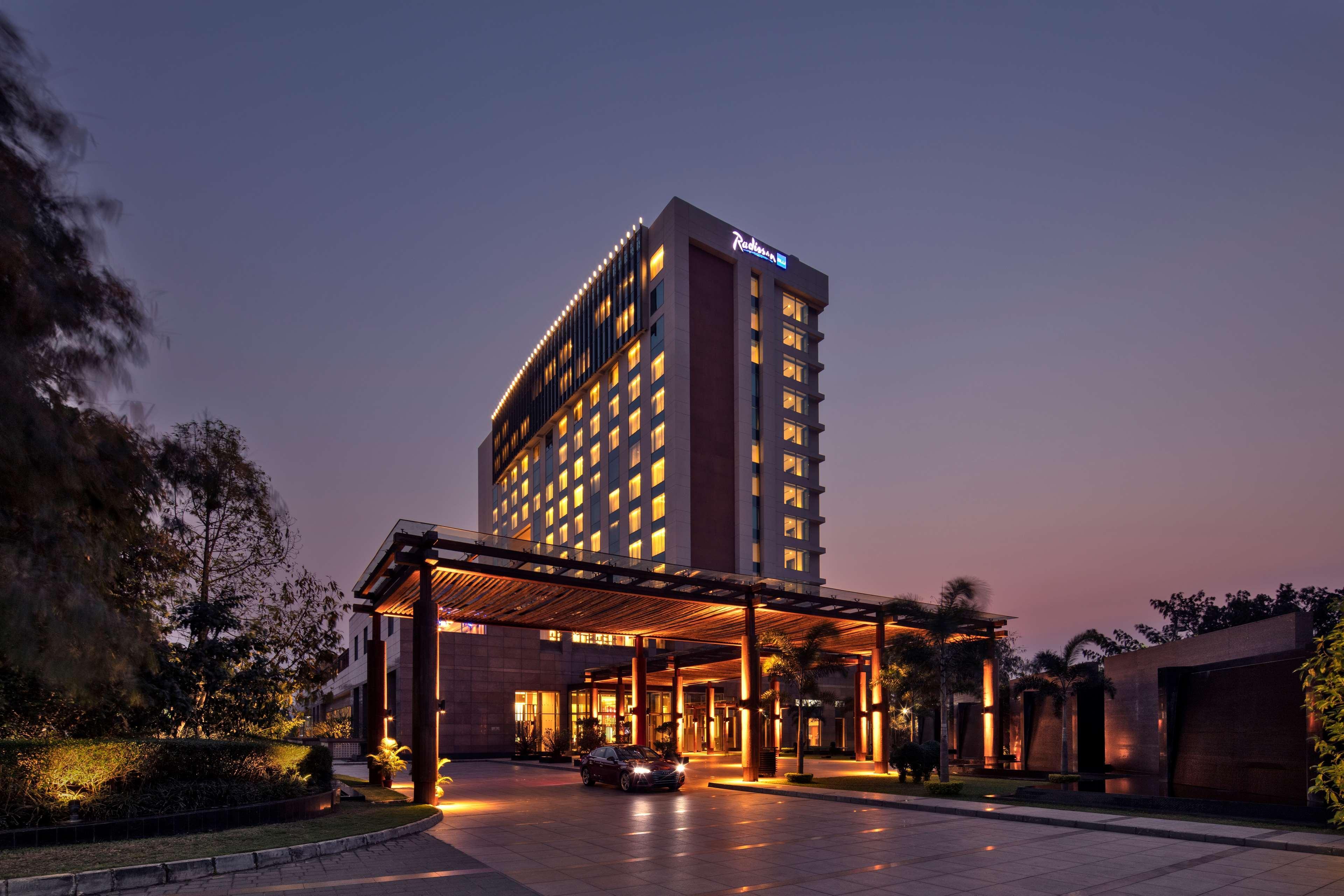 Radisson Blu Hotel Guwahati Eksteriør billede The Royal
