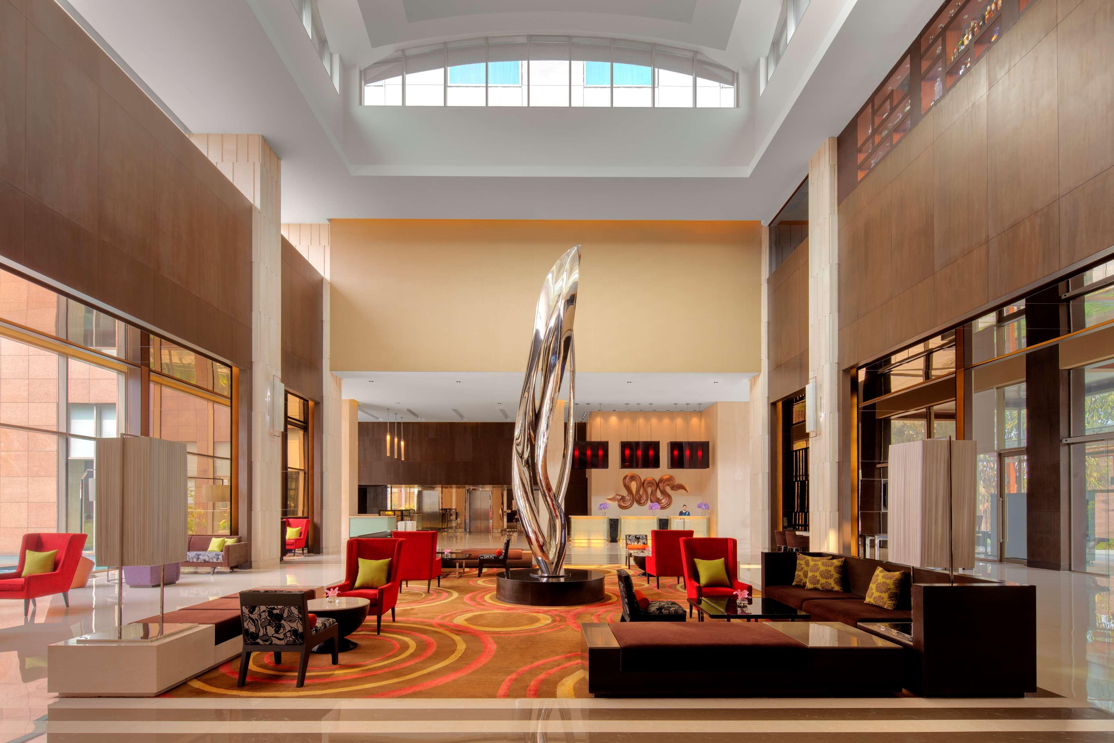 Radisson Blu Hotel Guwahati Eksteriør billede Lobby
