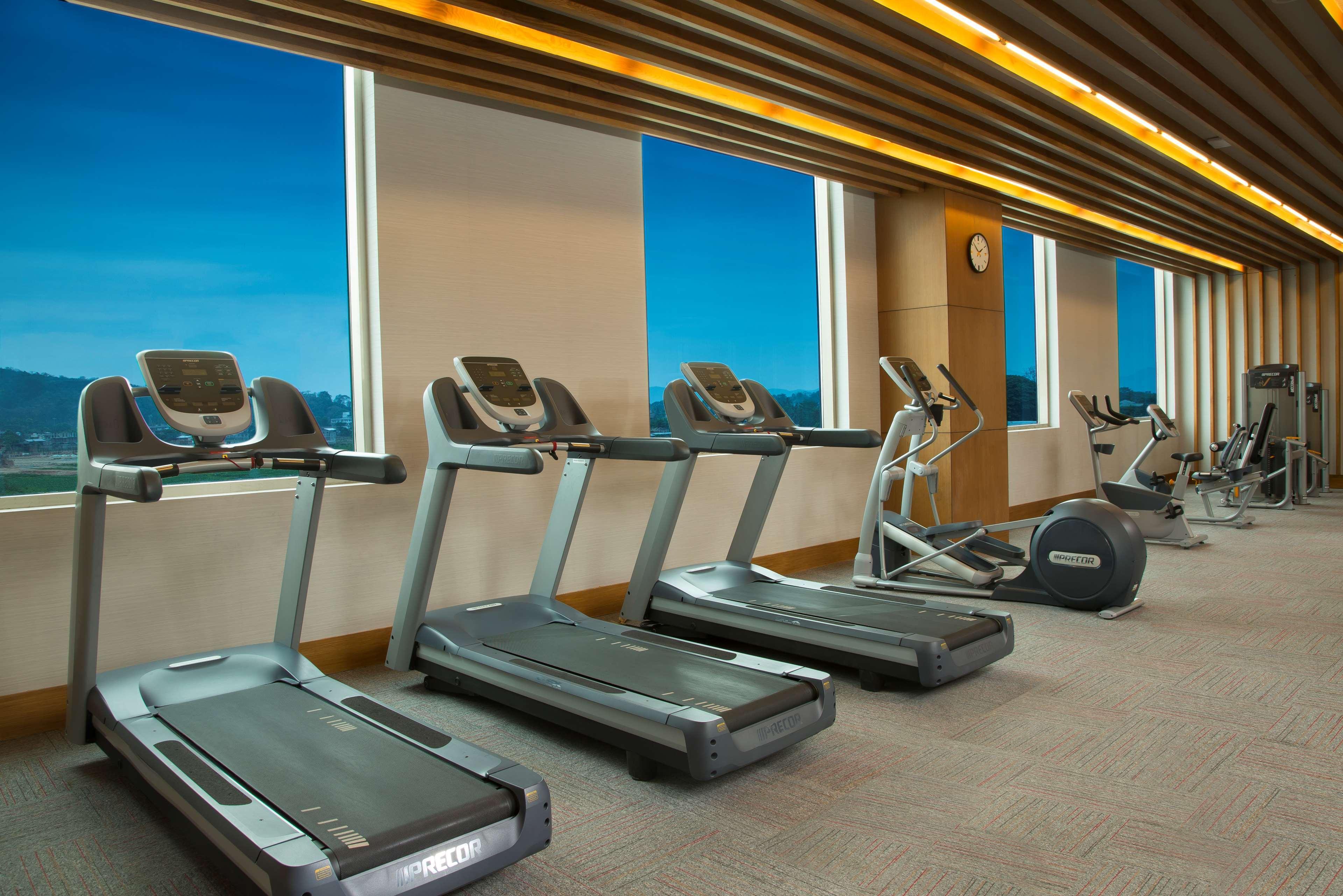 Radisson Blu Hotel Guwahati Eksteriør billede The gym at the hotel