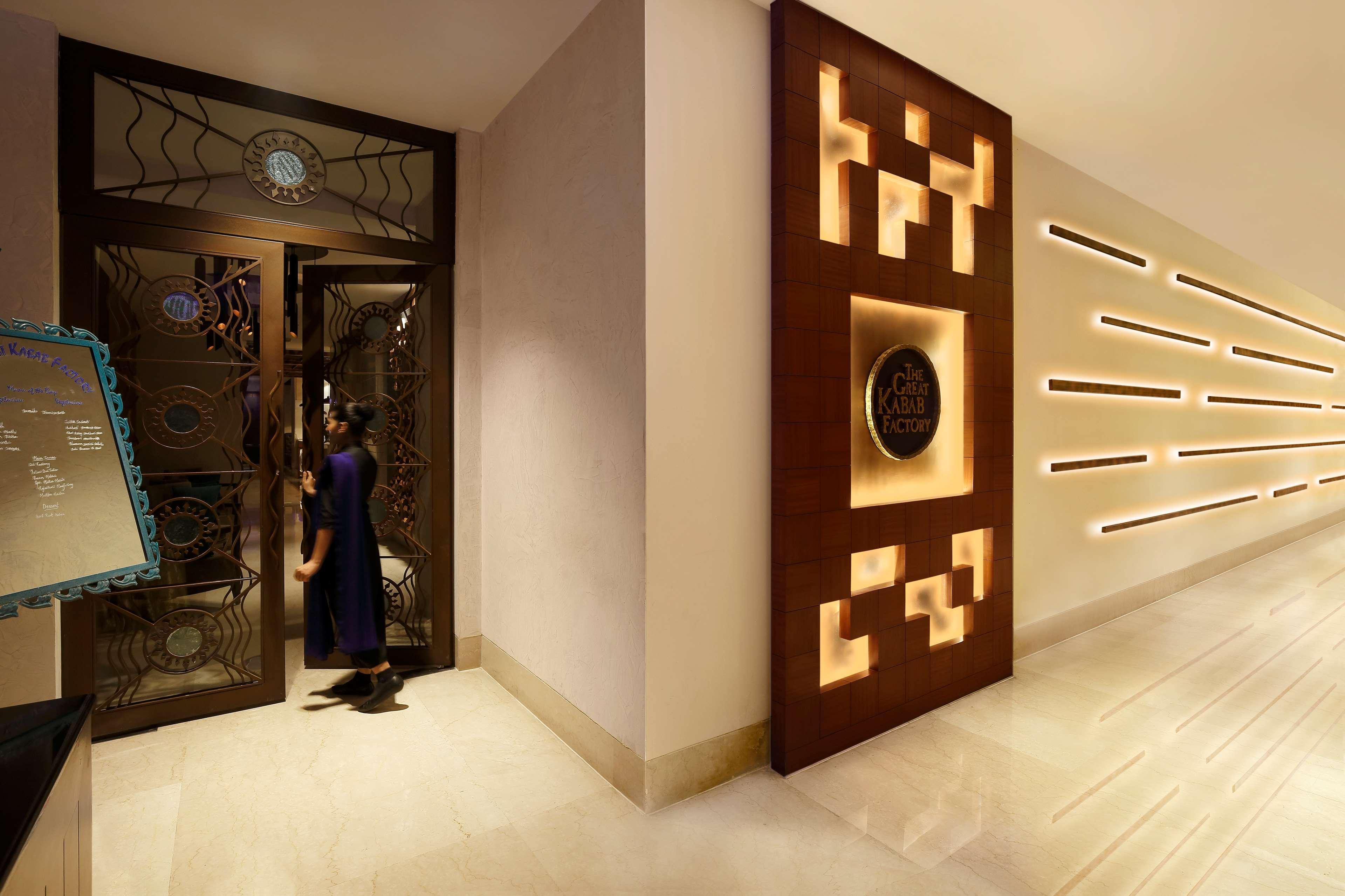 Radisson Blu Hotel Guwahati Eksteriør billede The Oberoi Mumbai