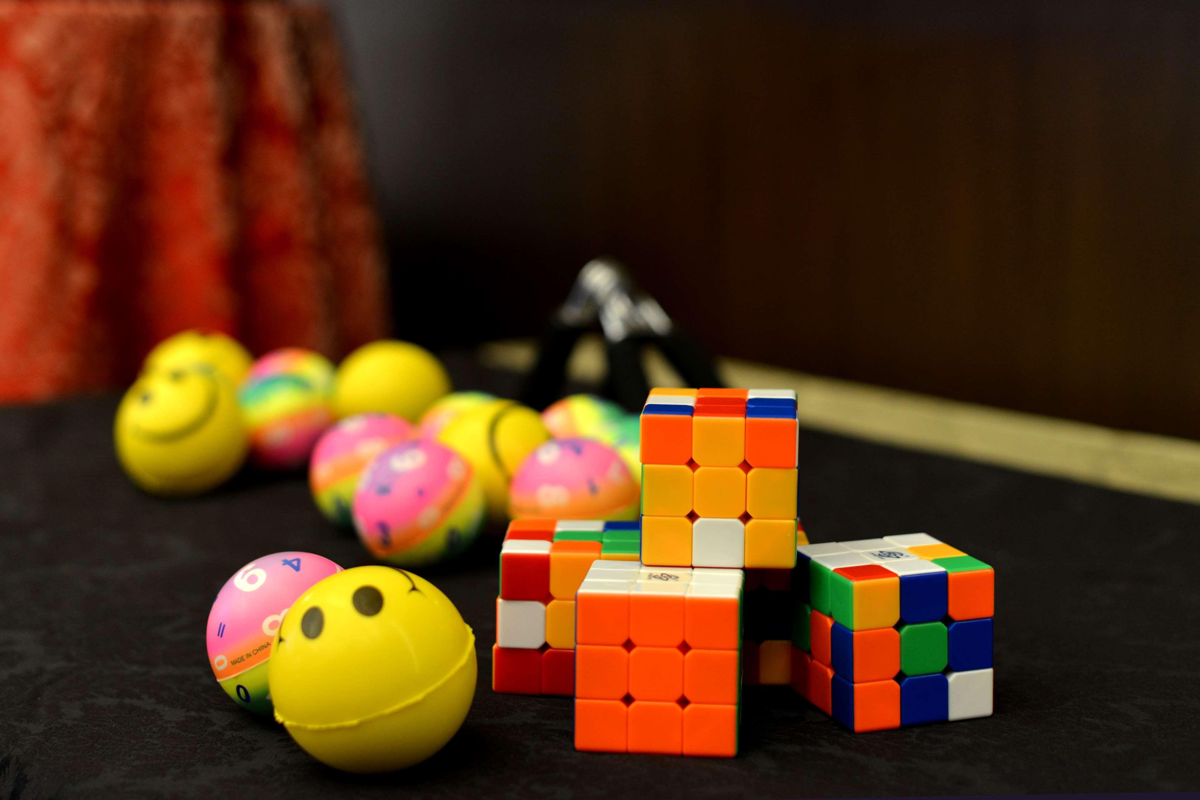 Radisson Blu Hotel Guwahati Eksteriør billede A variety of speedcubes