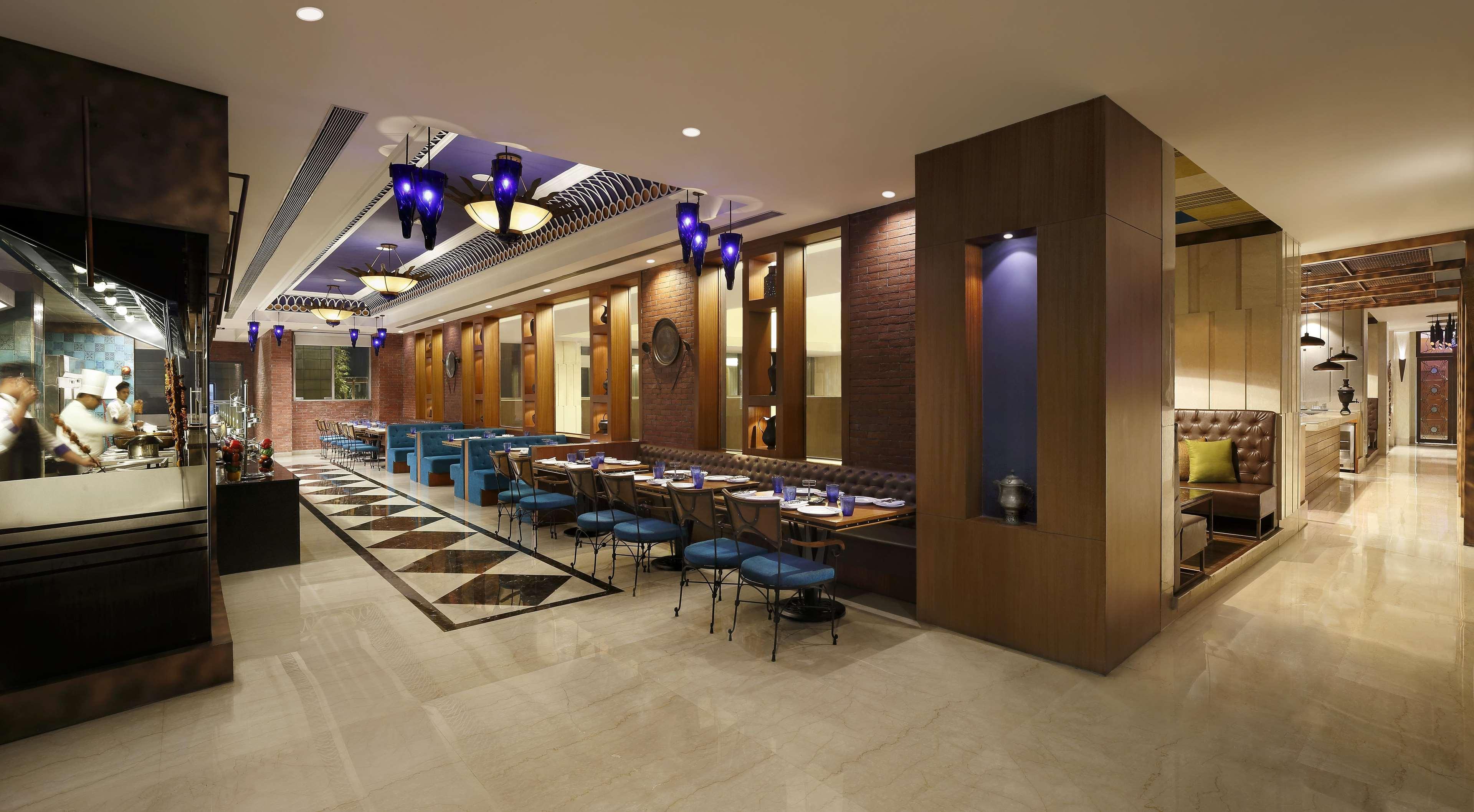 Radisson Blu Hotel Guwahati Eksteriør billede The restaurant