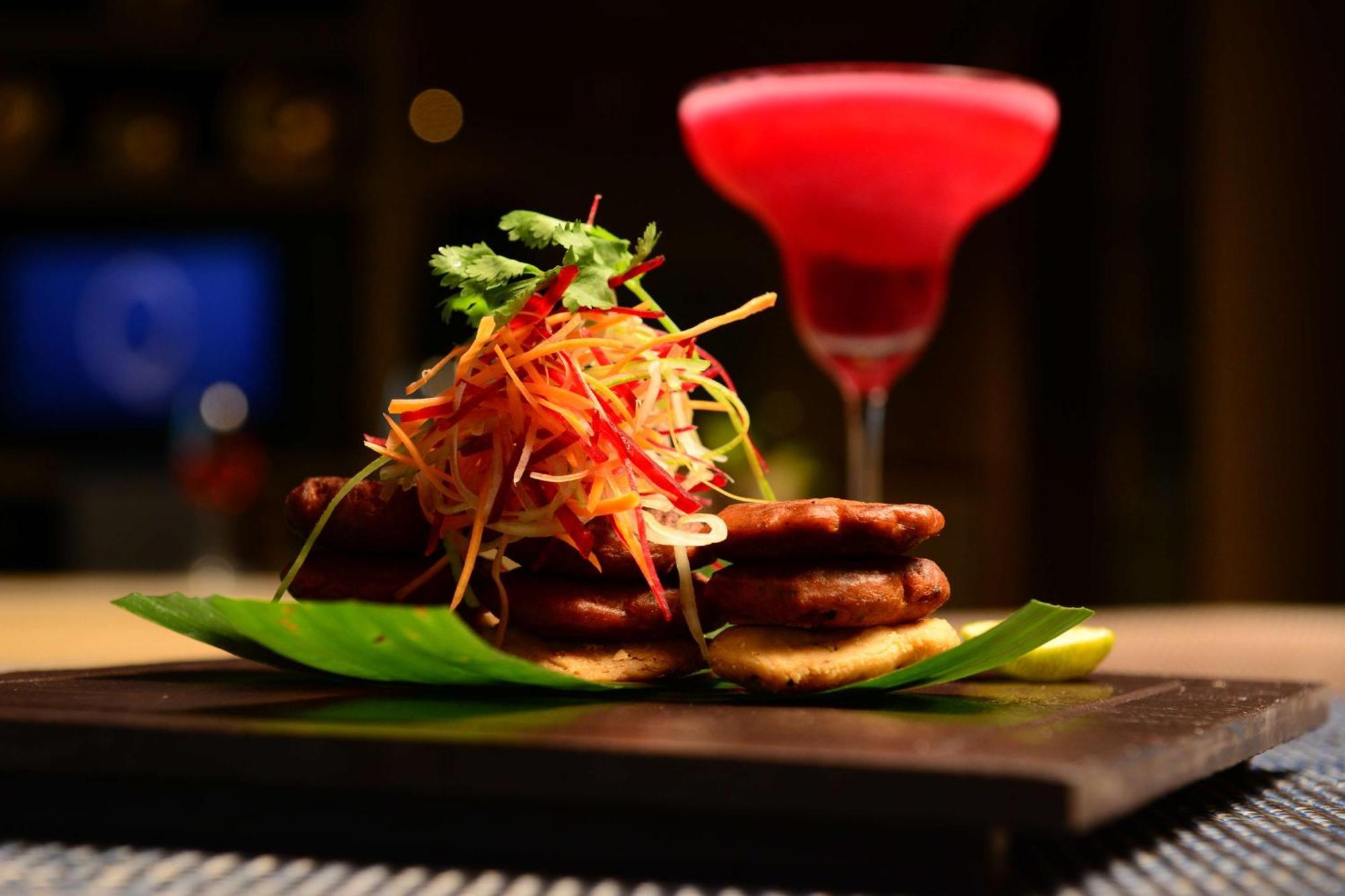 Radisson Blu Hotel Guwahati Eksteriør billede A cocktail and a snack