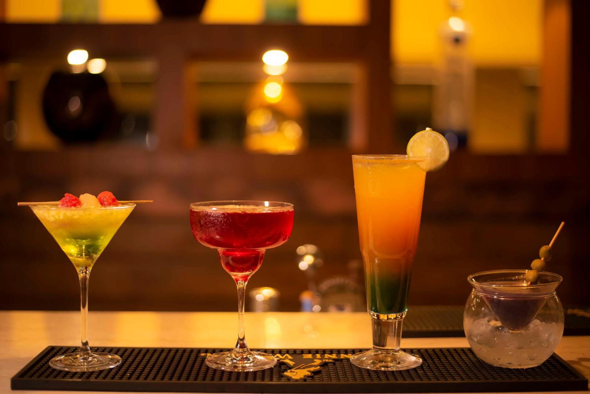 Radisson Blu Hotel Guwahati Eksteriør billede A selection of cocktails