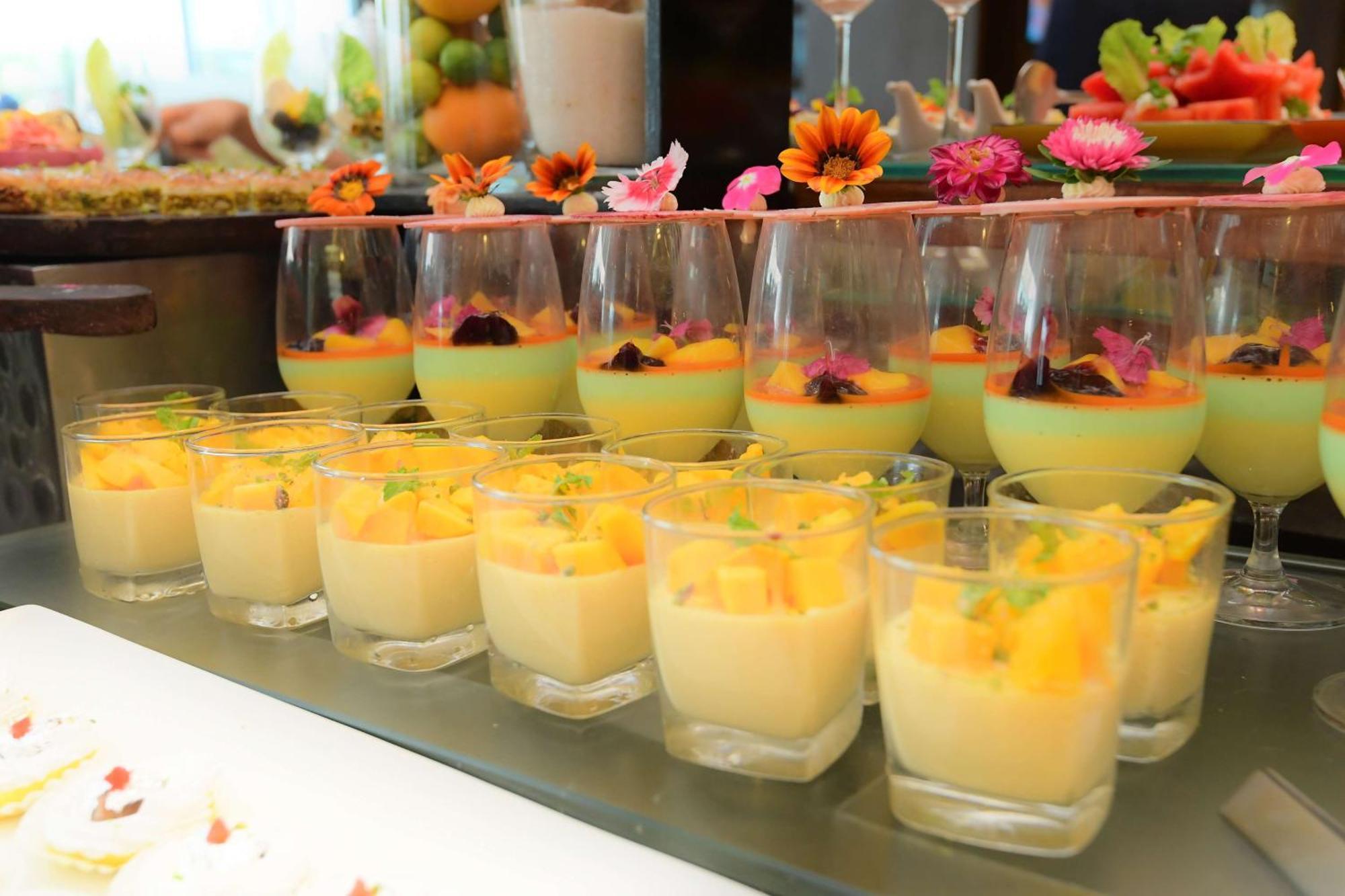 Radisson Blu Hotel Guwahati Eksteriør billede Mango pudding