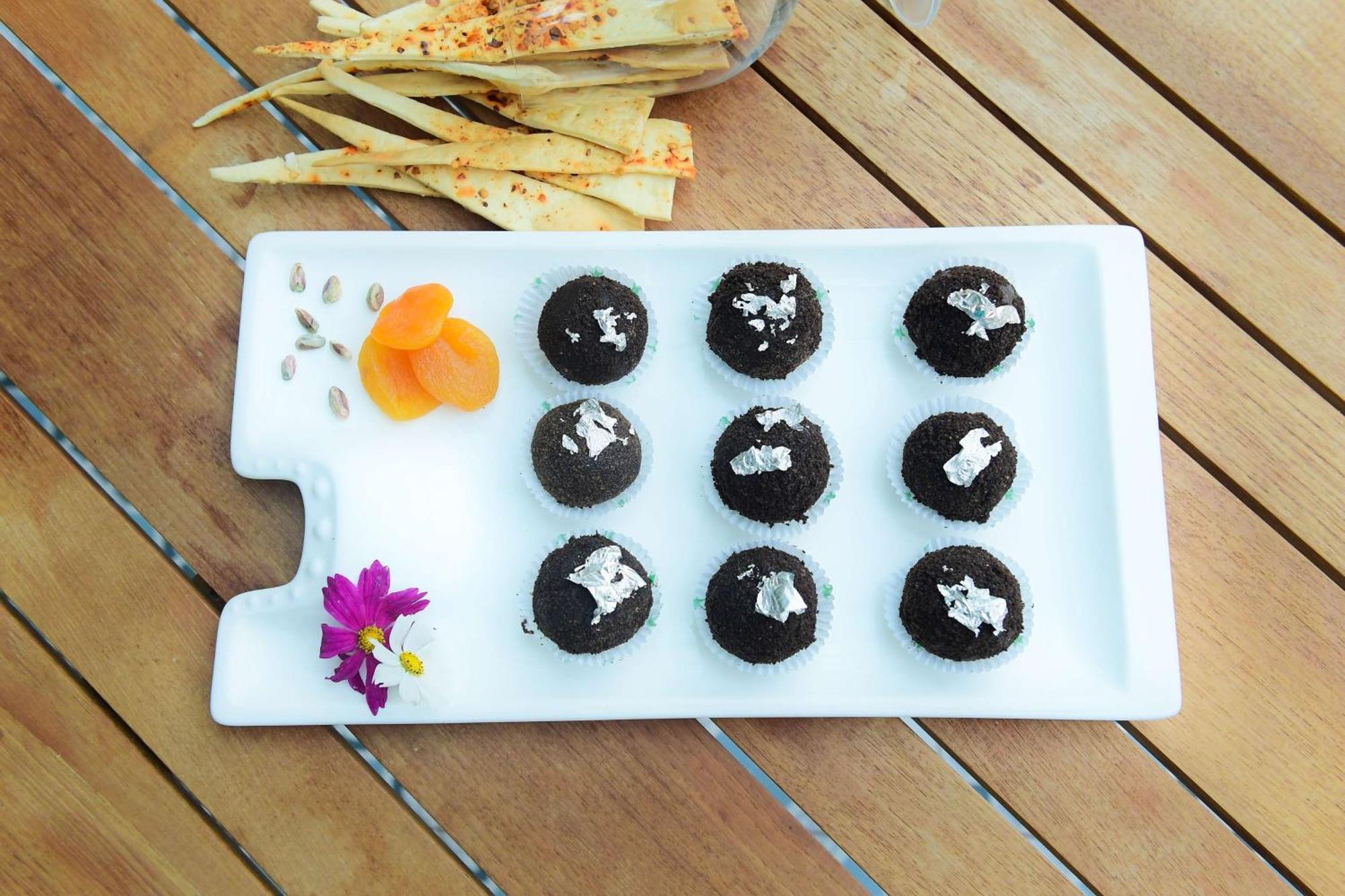 Radisson Blu Hotel Guwahati Eksteriør billede Chocolate truffles